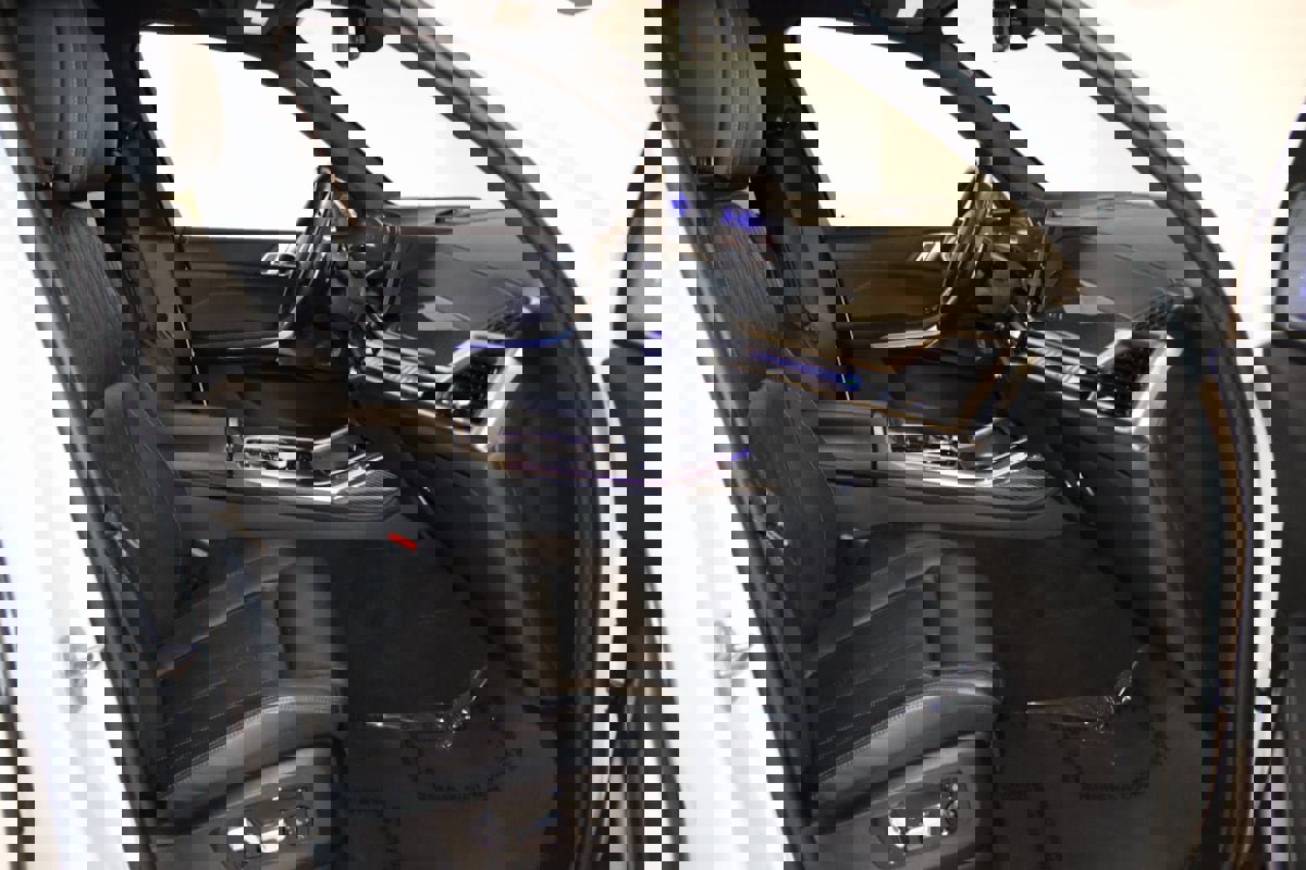 Used 2024 BMW X7 M60i image 65