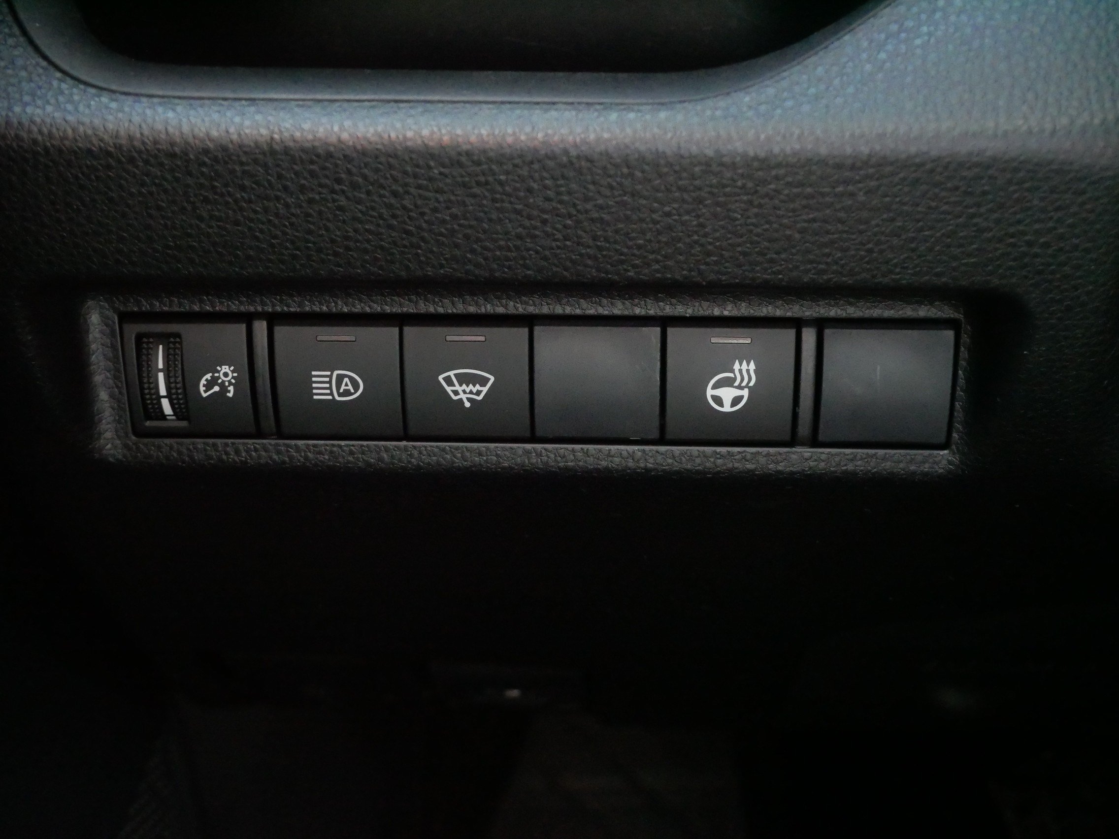 Certified 2020 Toyota RAV4 XLE w/ XLE Grade Weather Package AWD/4WD image 27