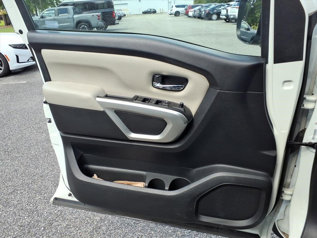 Used 2022 Nissan Titan SV w/ Accessory Utility Package image 16