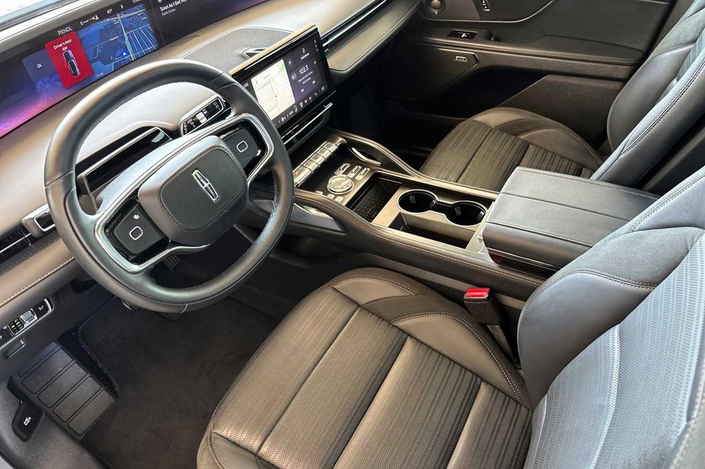 Used 2024 Lincoln Nautilus Reserve w/ Equipment Group 202A image 9