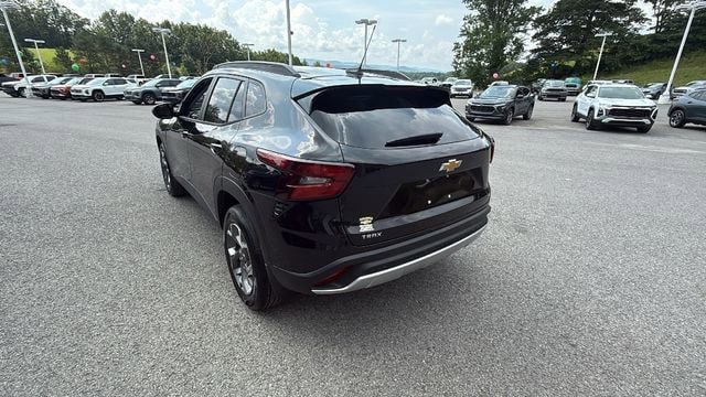 New 2025 Chevrolet Trax LT w/ Driver Confidence Package FWD image 5