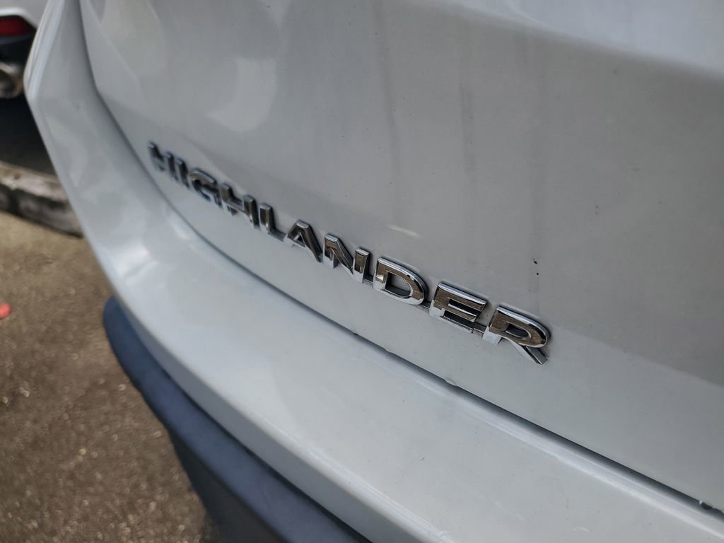 Used 2019 Toyota Highlander LE FWD image 8