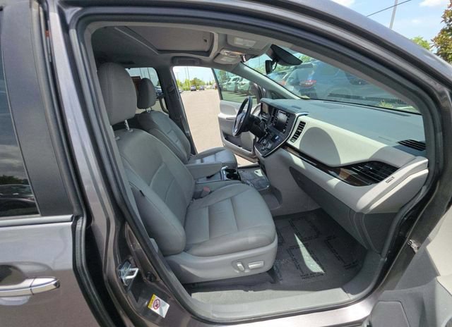 Used 2019 Toyota Sienna XLE FWD image 7