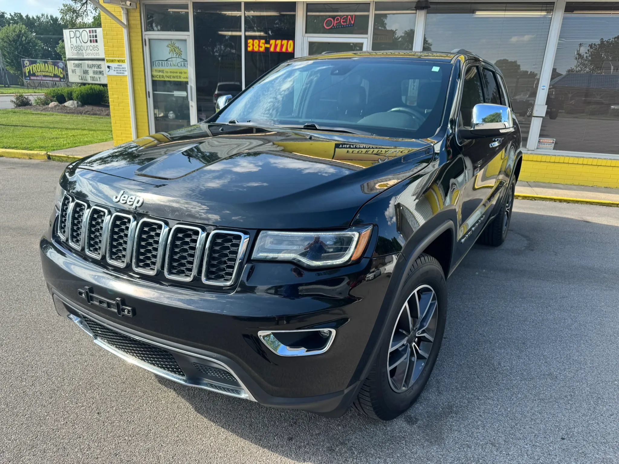 Used 2019 Jeep Grand Cherokee Limited w/ Luxury Group II AWD/4WD image 2