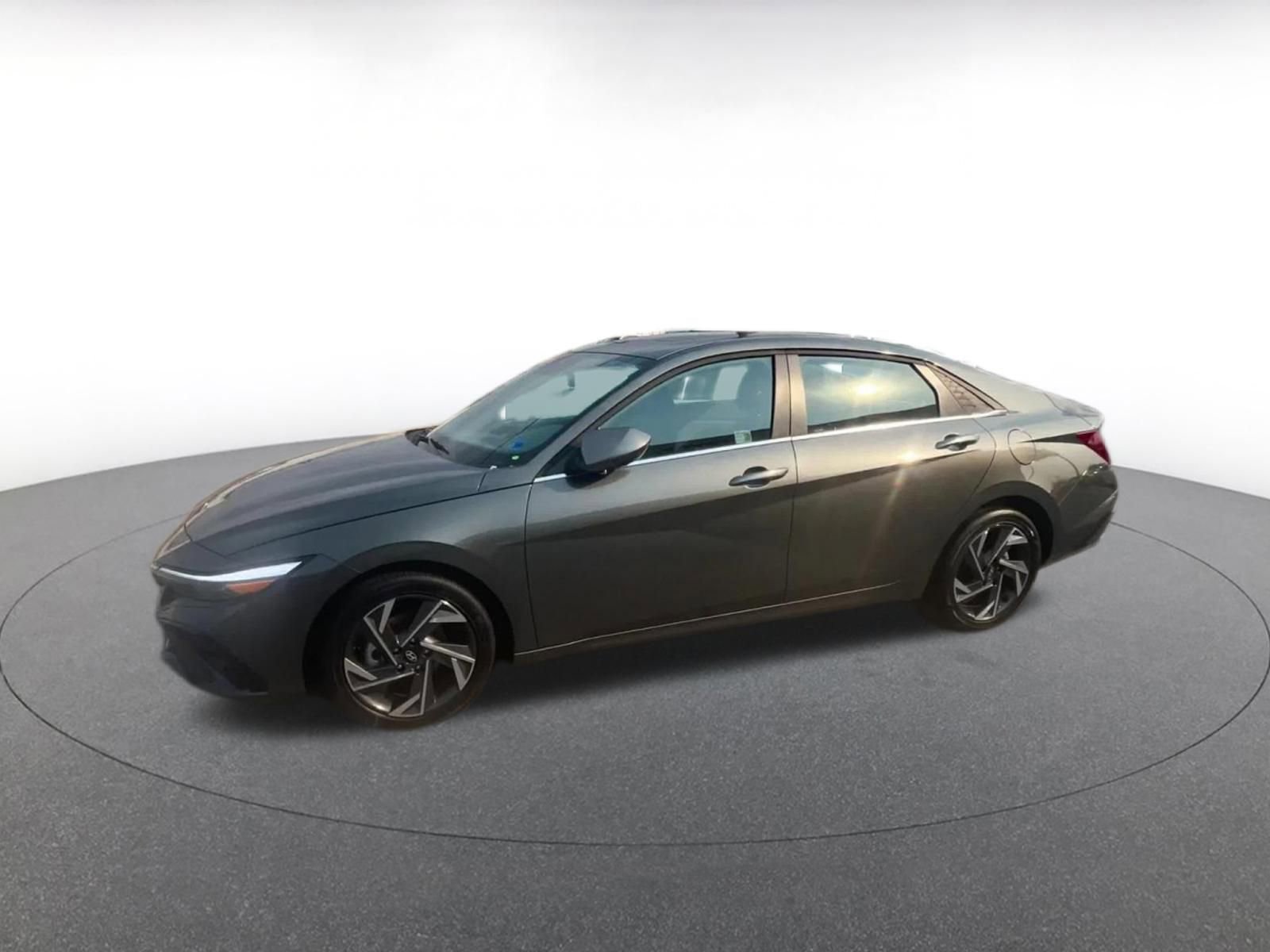 Used 2025 Hyundai Elantra SEL image 8