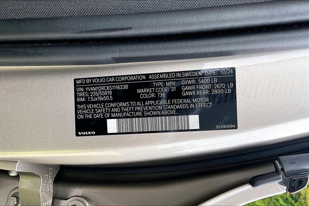 Used 2025 Volvo XC60 B5 Plus AWD/4WD image 45