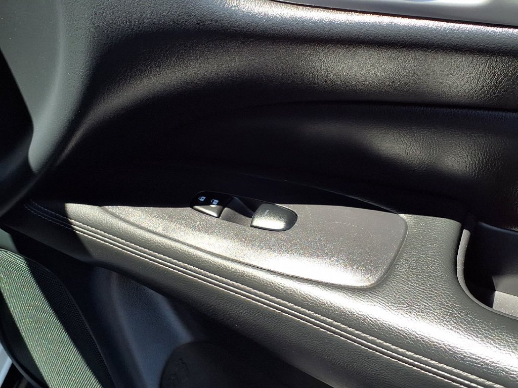 Used 2020 Nissan Pathfinder S FWD image 36
