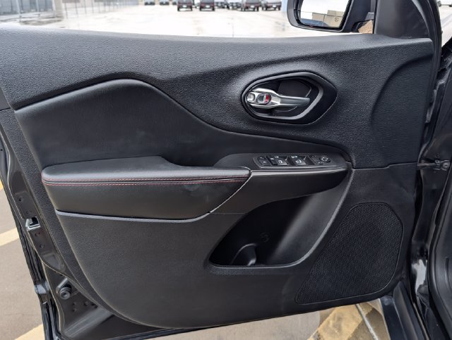 Used 2021 Jeep Cherokee Trailhawk AWD/4WD image 16