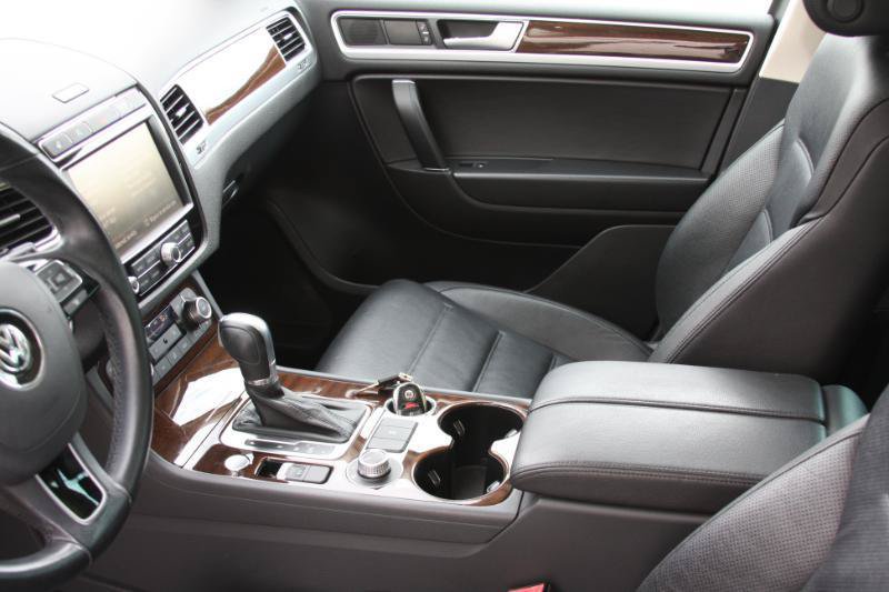 Used 2016 Volkswagen Touareg VR6 AWD/4WD image 25