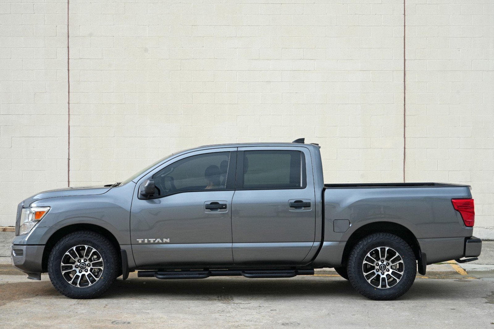 Used 2023 Nissan Titan SV w/ SV Convenience Package RWD image 42