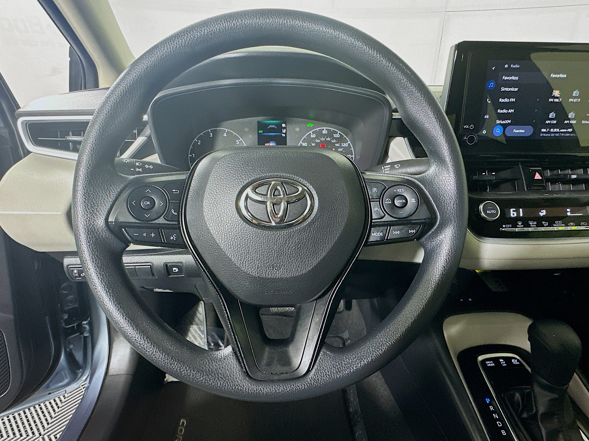 Used 2025 Toyota Corolla LE w/ LE Premium Package FWD image 15