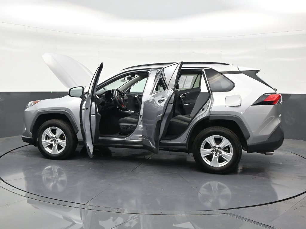 Used 2021 Toyota RAV4 XLE w/ Convenience Package FWD image 29