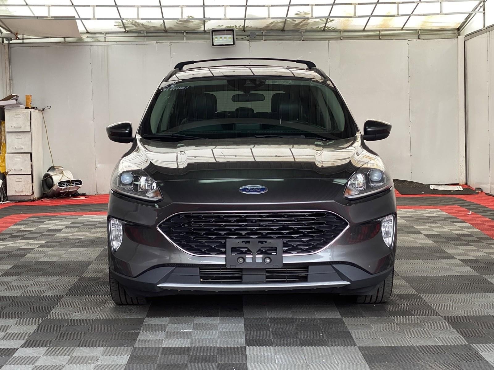 Used 2020 Ford Escape SEL image 2