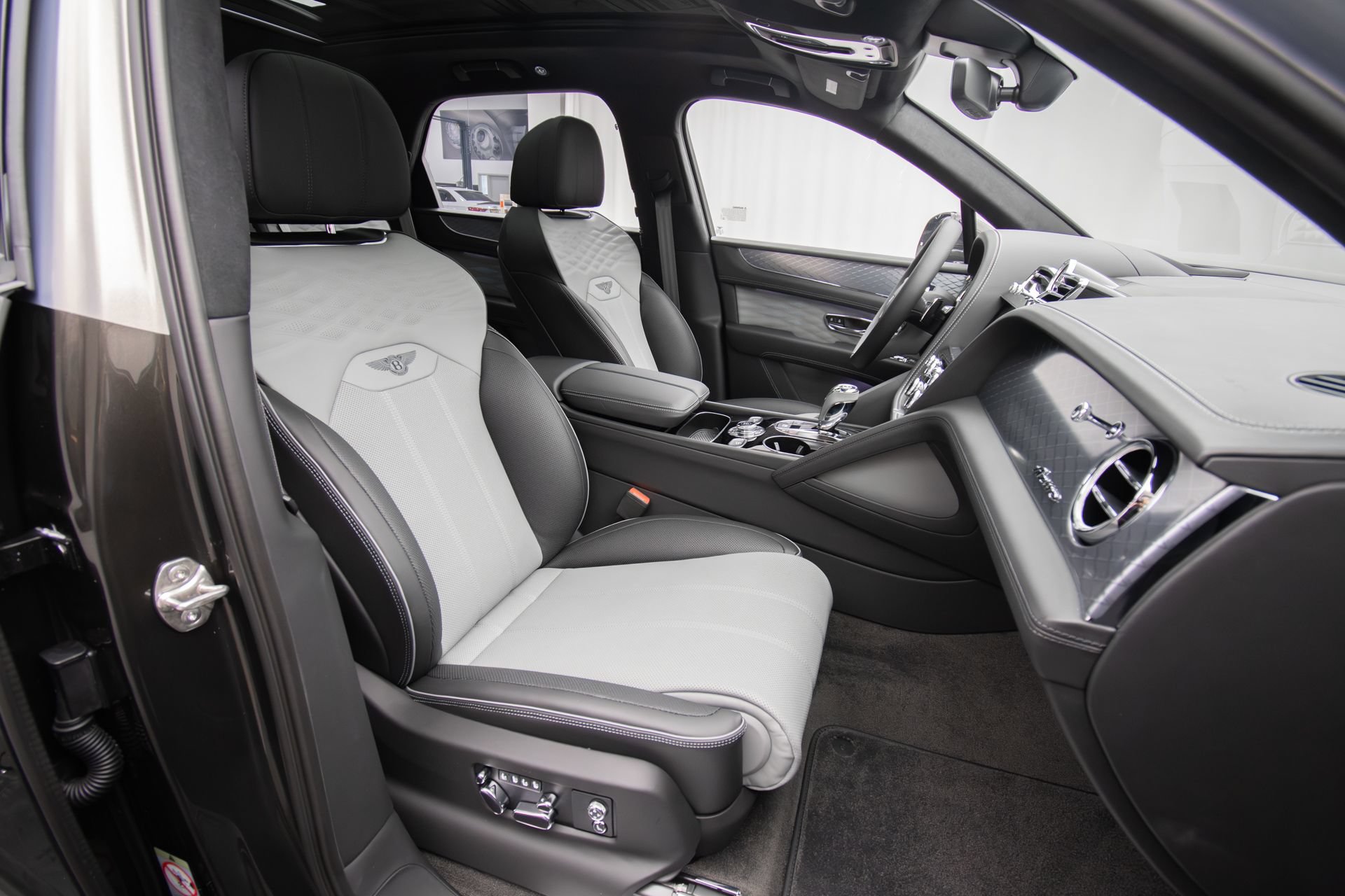 New 2026 Bentley Bentayga AWD/4WD image 12