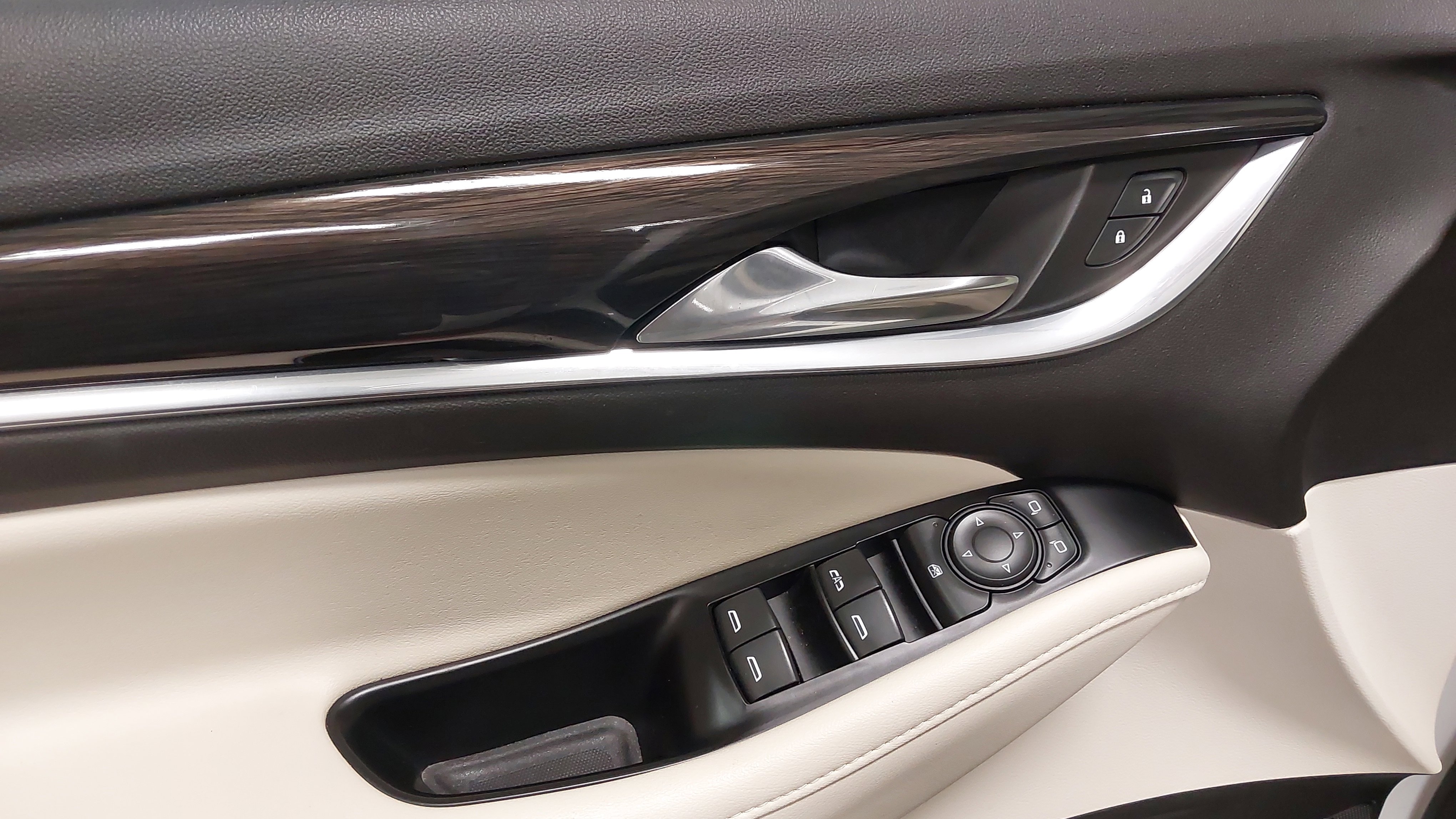 Used 2022 Buick Enclave Essence w/ Experience Buick Package image 25