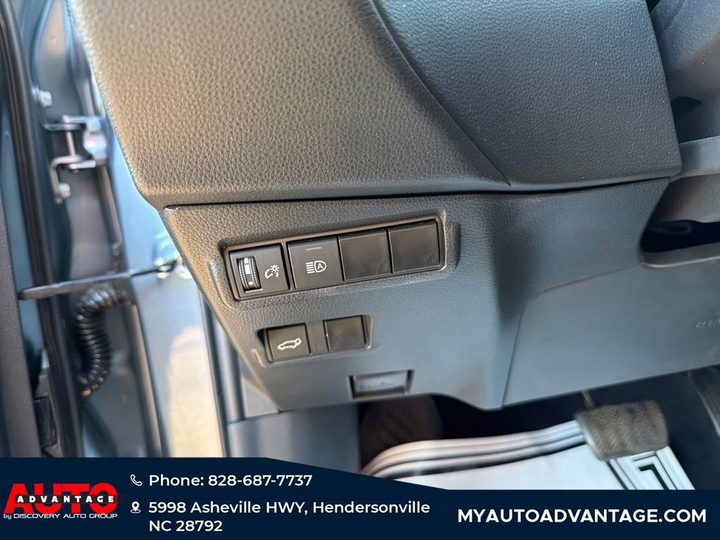 Used 2023 Toyota Corolla Cross XLE w/ Convenience Package image 15