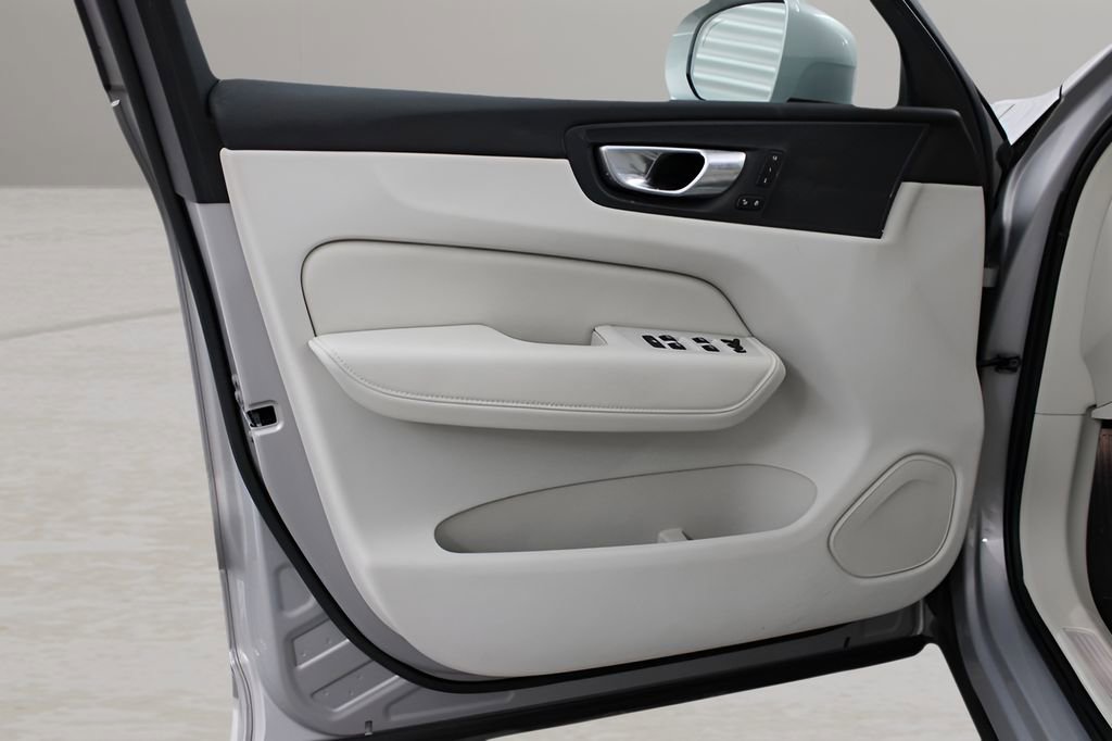 Used 2023 Volvo XC60 B5 Core w/ Climate Package AWD/4WD image 10