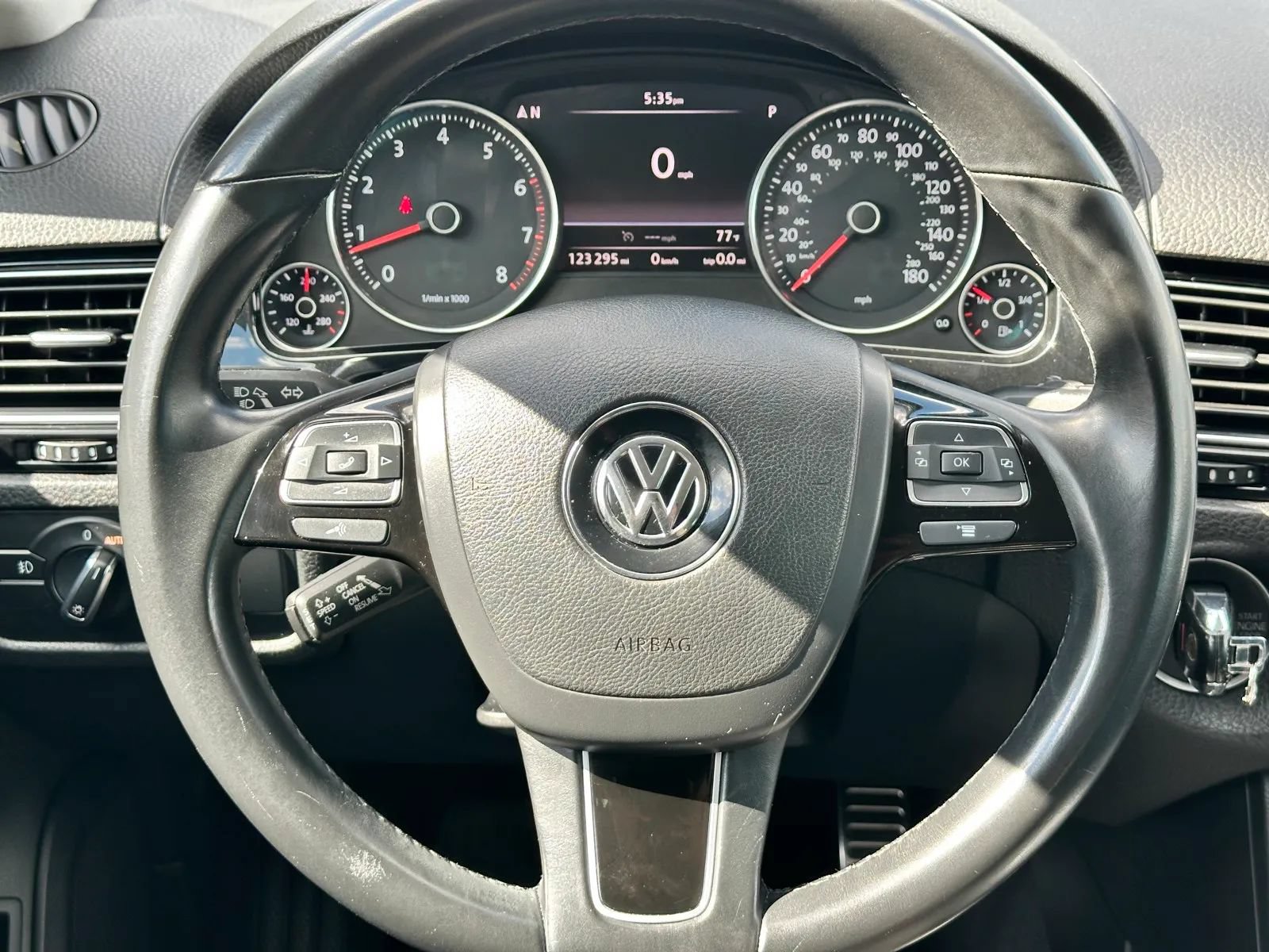 Used 2014 Volkswagen Touareg Sport AWD/4WD image 27
