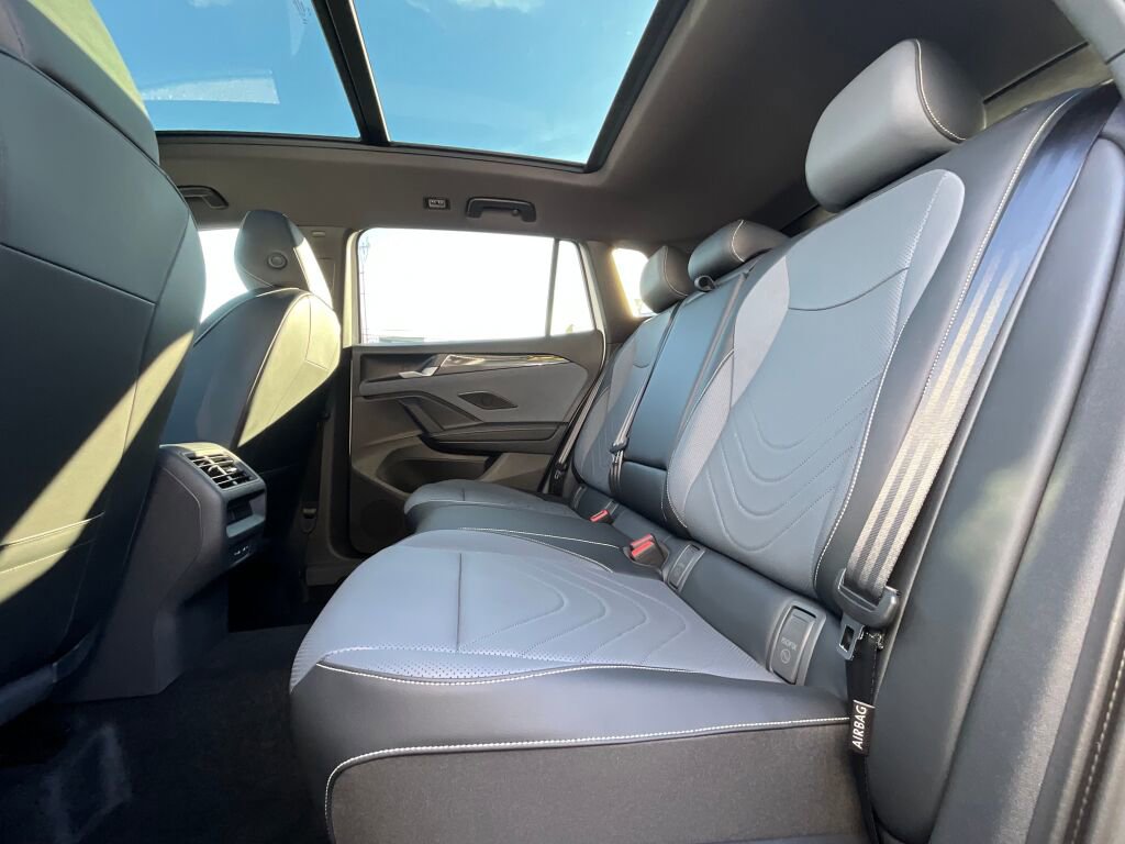 New 2025 Volkswagen Tiguan SE R-Line image 13