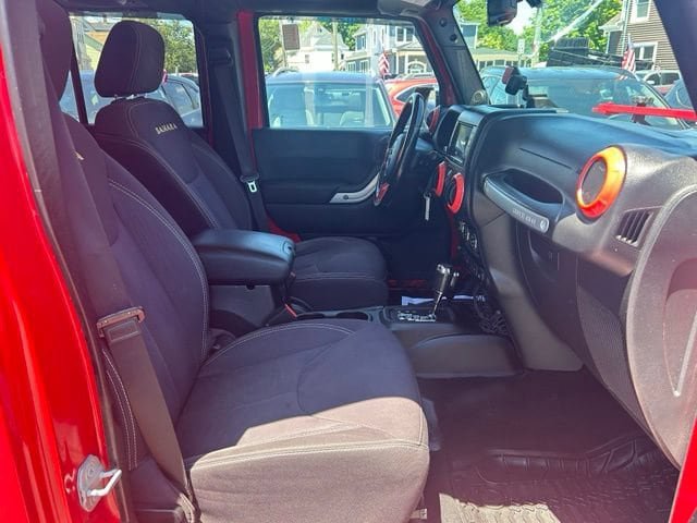 Used 2014 Jeep Wrangler Unlimited Sahara w/ Mopar Chrome Edition Group AWD/4WD image 18