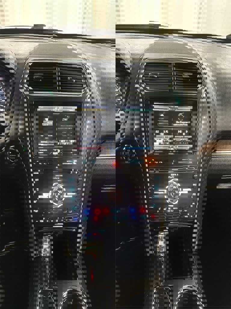 Used 2016 Ford Explorer Platinum image 24