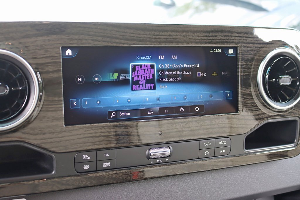 Used 2024 Mercedes-Benz Sprinter 3500 image 18