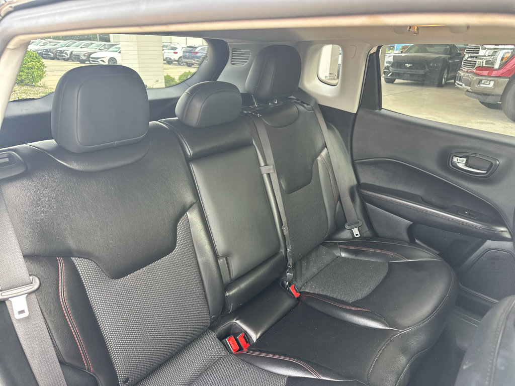 Used 2020 Jeep Compass Trailhawk AWD/4WD image 30