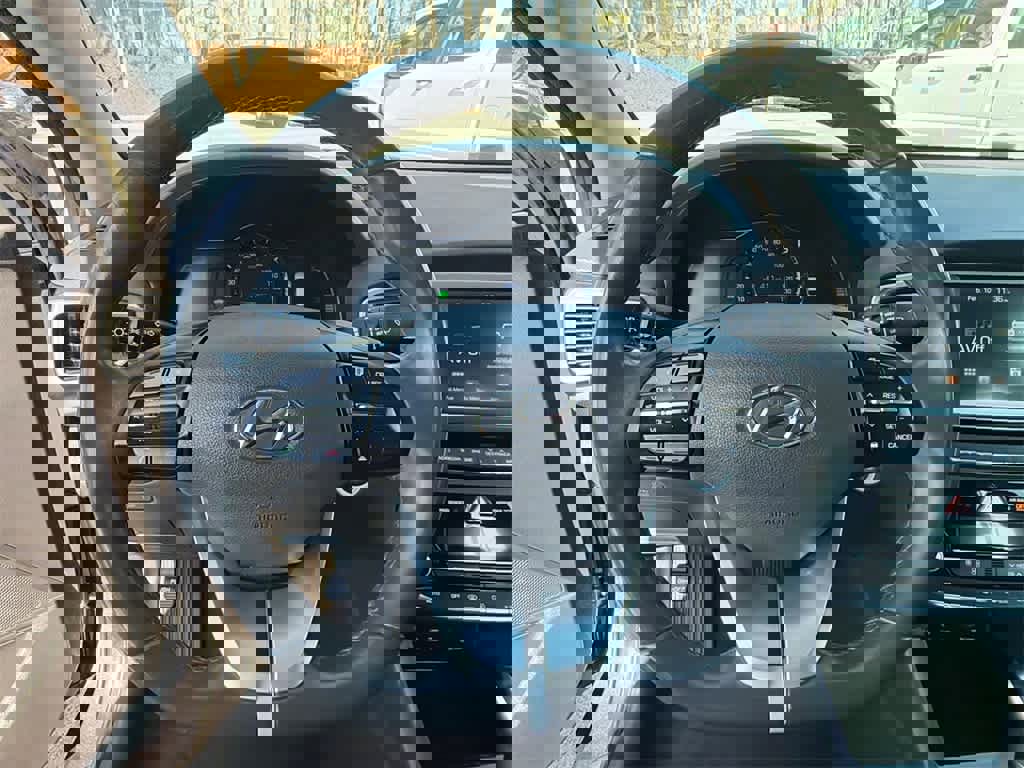 Used 2017 Hyundai Ioniq SEL w/ Tech Package 02 image 21