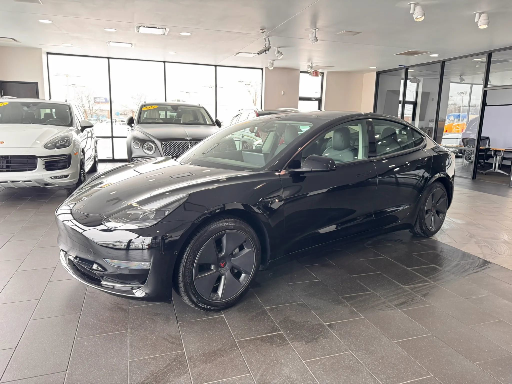 Used 2021 Tesla Model 3 Standard Range Plus image 2