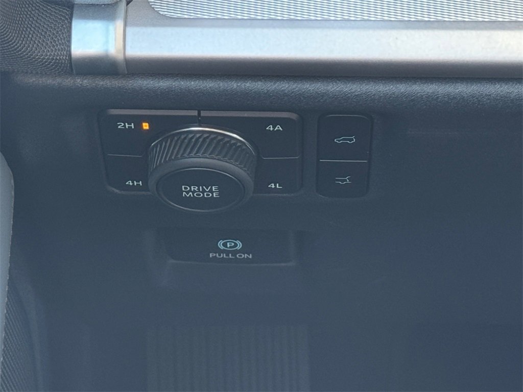 Used 2025 Ford Expedition Active image 23