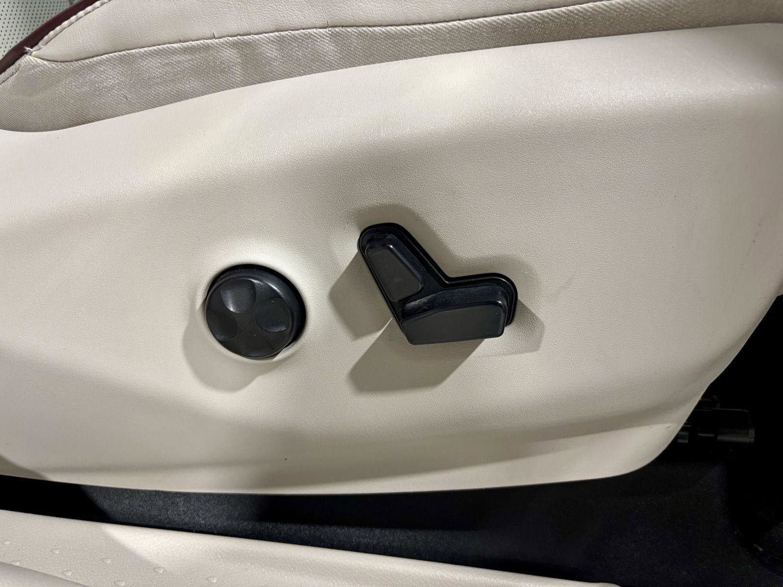 Used 2017 Chrysler Pacifica Limited w/ UConnect Theater Package image 13