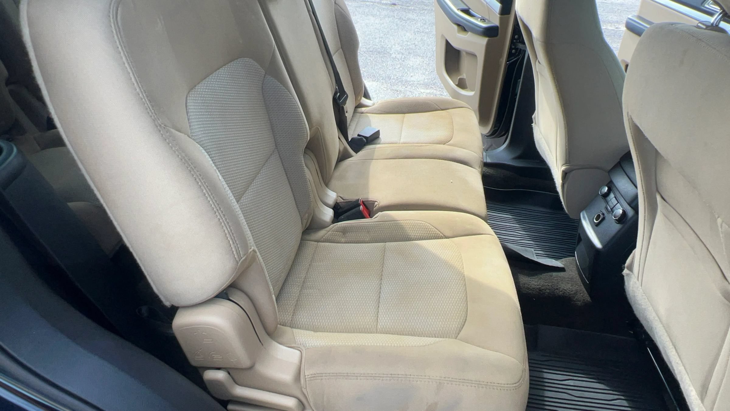 Used 2017 Ford Explorer XLT FWD image 21