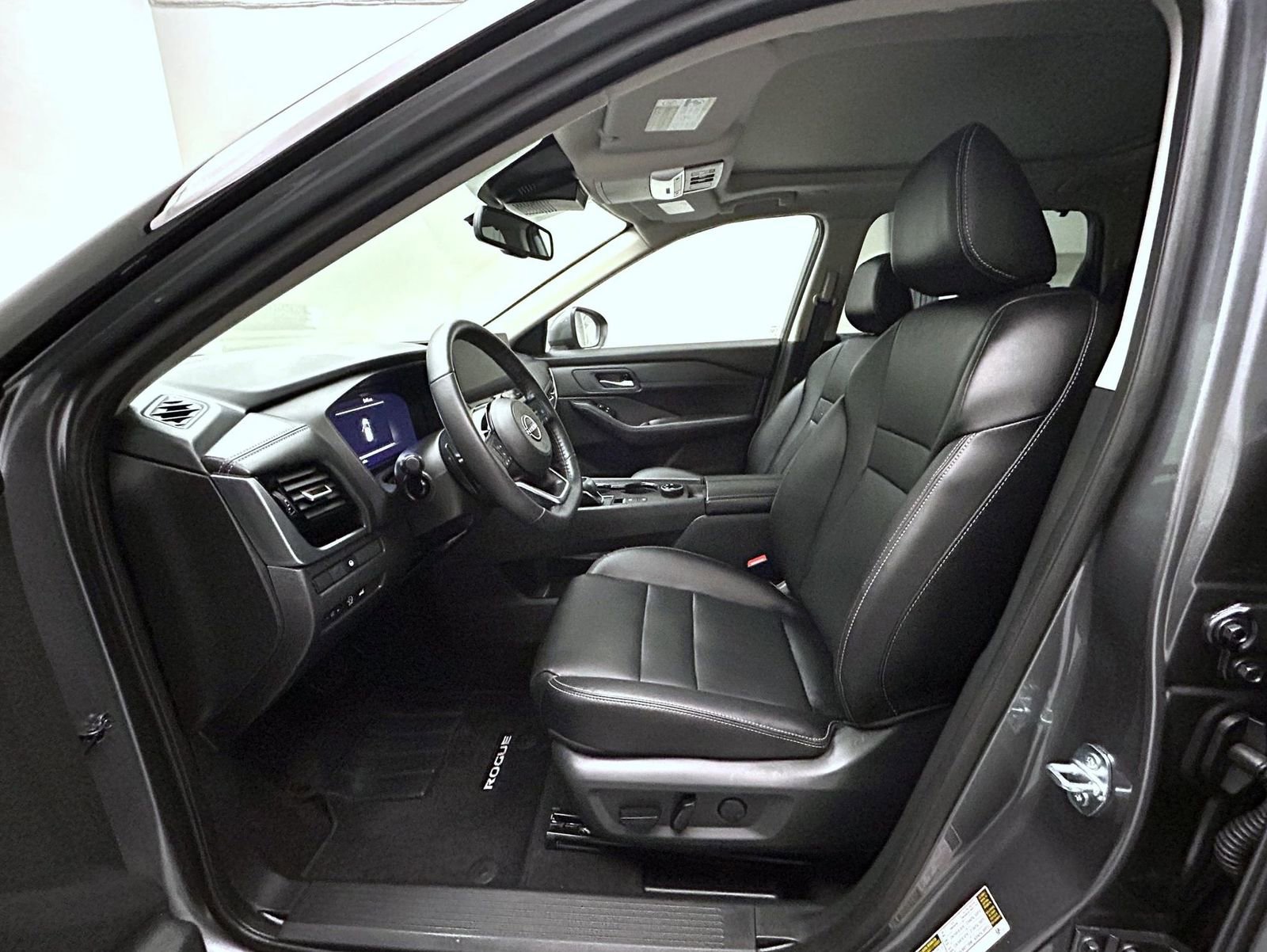 Used 2024 Nissan Rogue SL w/ SL Premium Package image 10