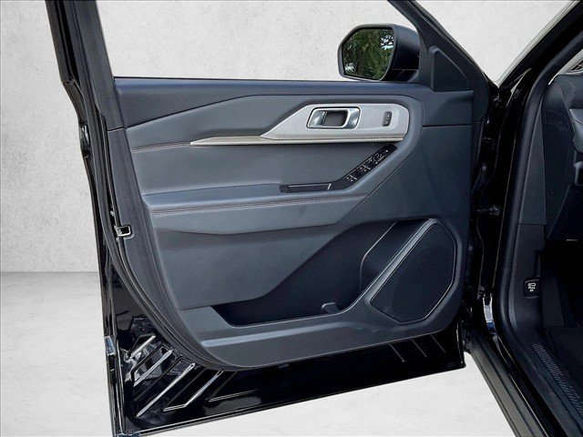 Used 2026 Ford Explorer Active w/ Active Comfort Package RWD image 14