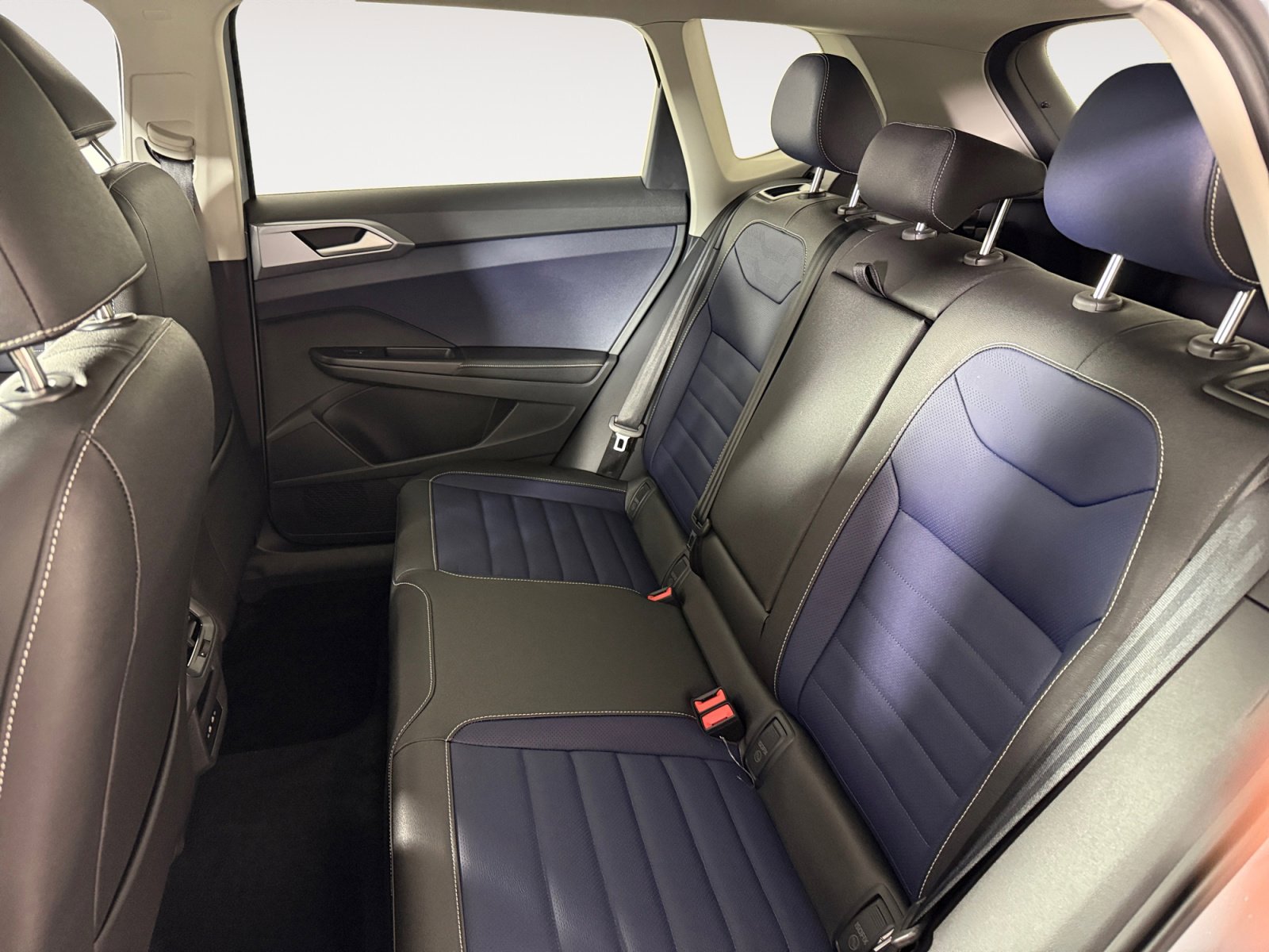 New 2026 Volkswagen Taos SEL AWD/4WD image 9