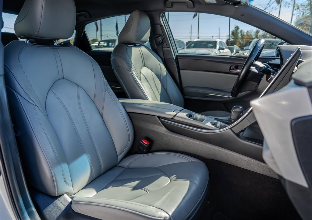 Used 2020 Toyota Avalon XLE FWD image 31
