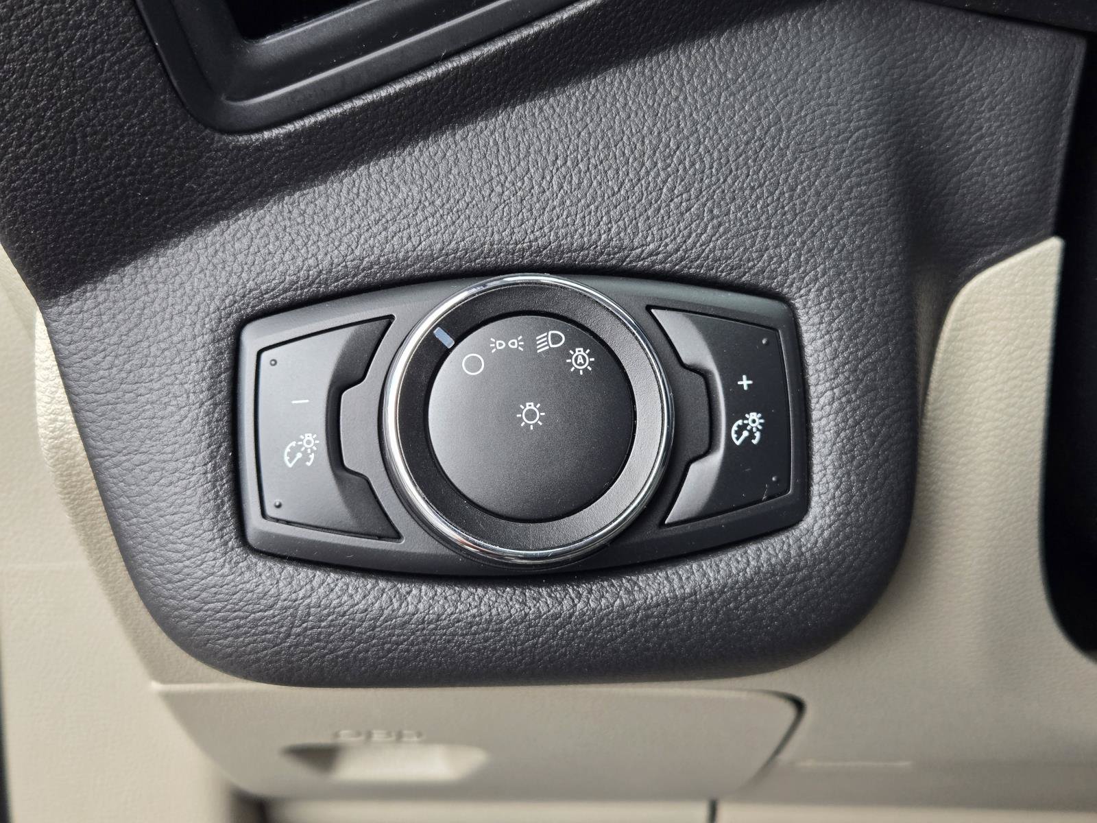 Used 2014 Ford C-MAX SE FWD image 17