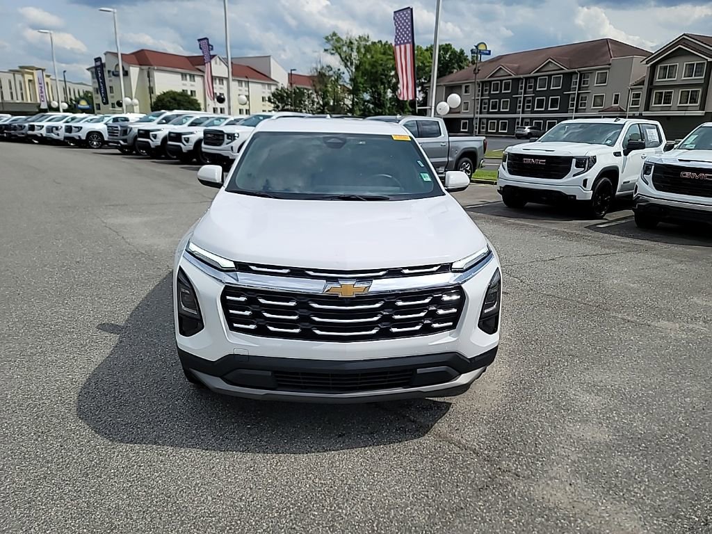 Used 2025 Chevrolet Equinox LT FWD image 2