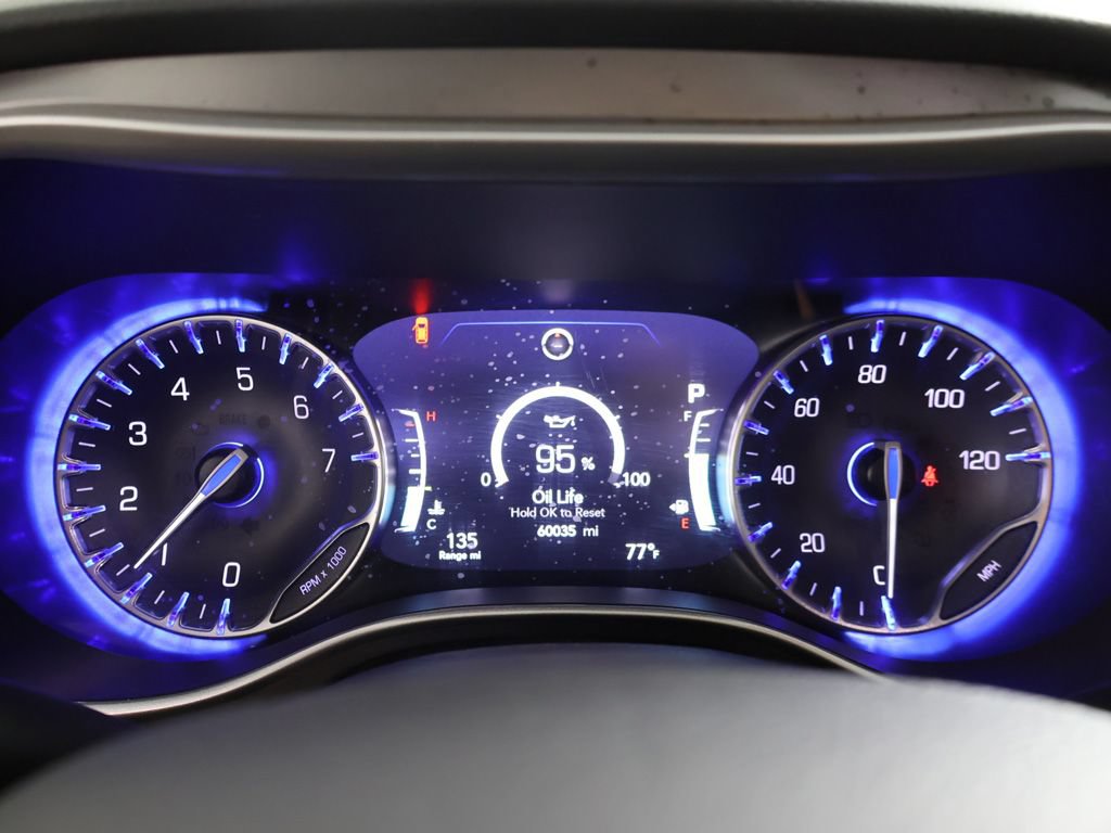Used 2023 Chrysler Pacifica Touring-L FWD image 39