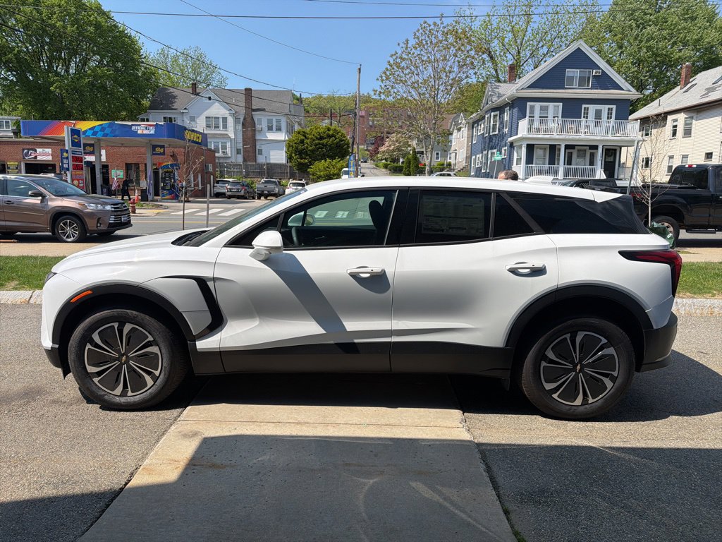 New 2025 Chevrolet Blazer EV LT AWD/4WD image 2