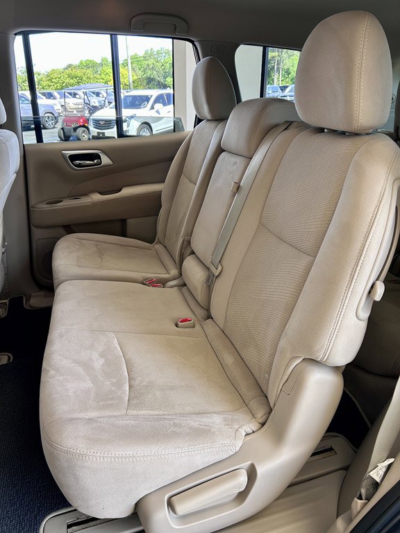 Used 2014 Nissan Pathfinder SV w/ Trailer Tow Package FWD image 17