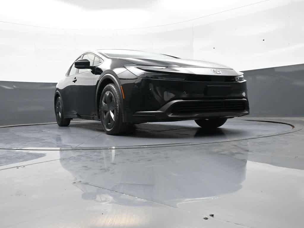 Certified 2025 Toyota Prius LE FWD image 28