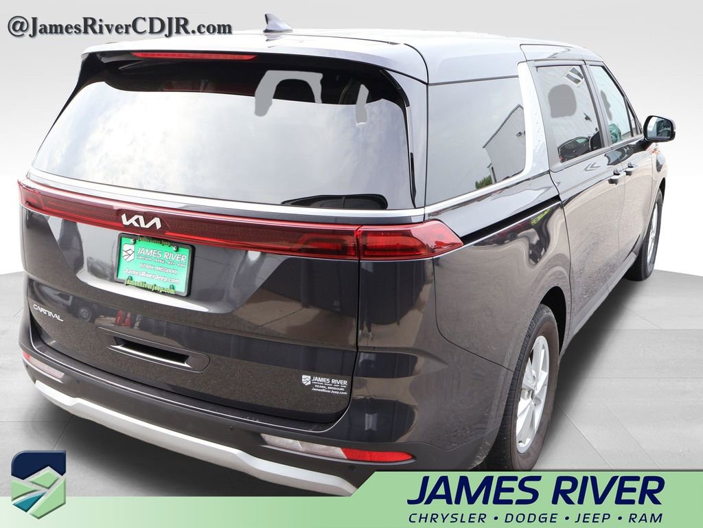 Used 2023 Kia Carnival LX image 5