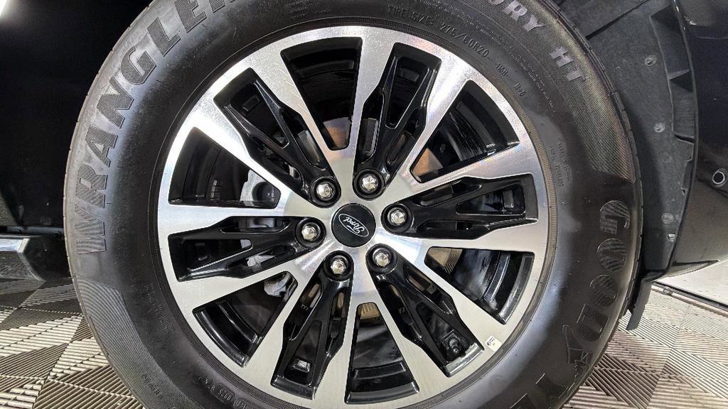 Used 2025 Ford Expedition Max Platinum AWD/4WD image 43