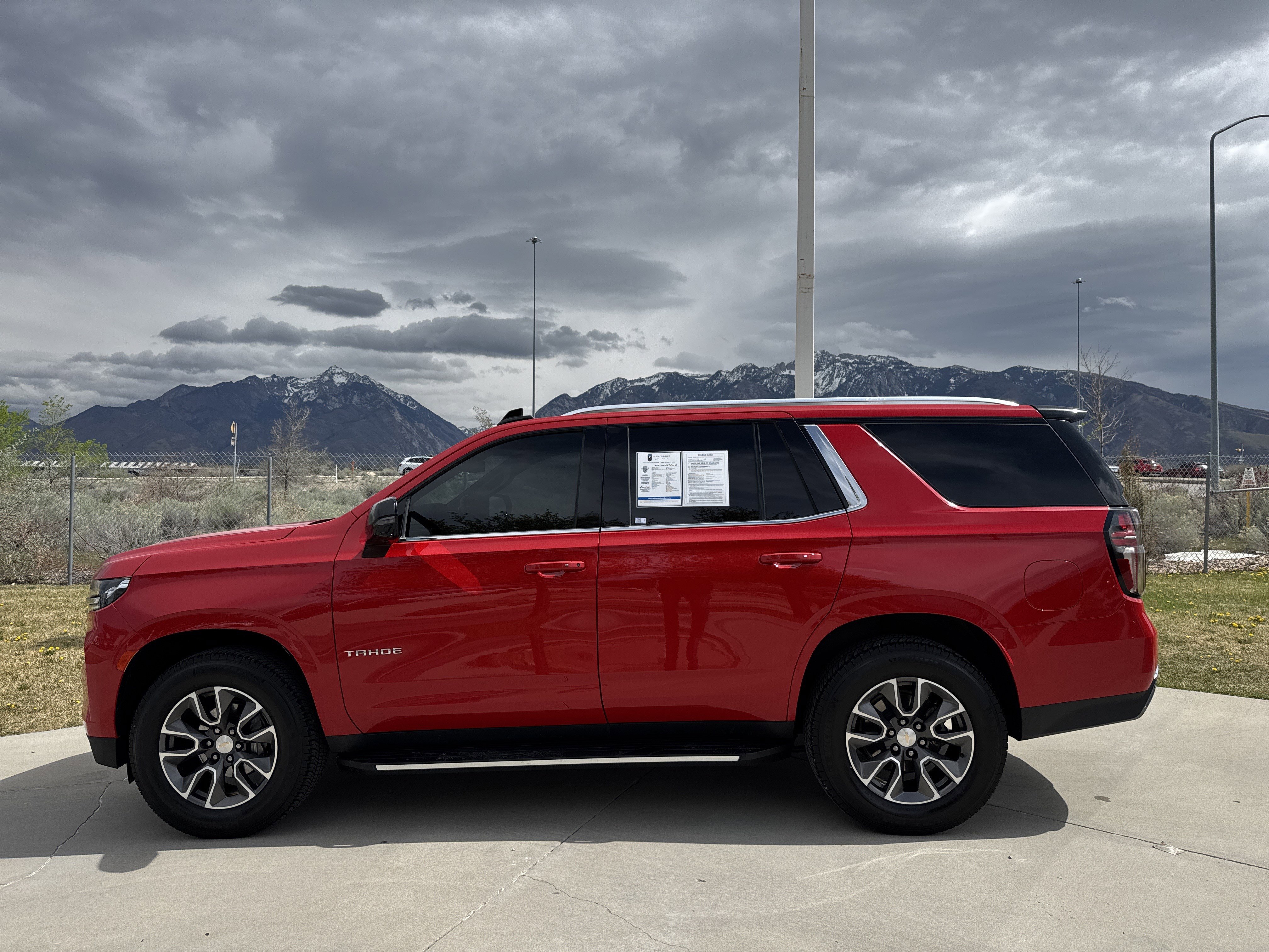 Used 2023 Chevrolet Tahoe LT w/ Luxury Package AWD/4WD image 2