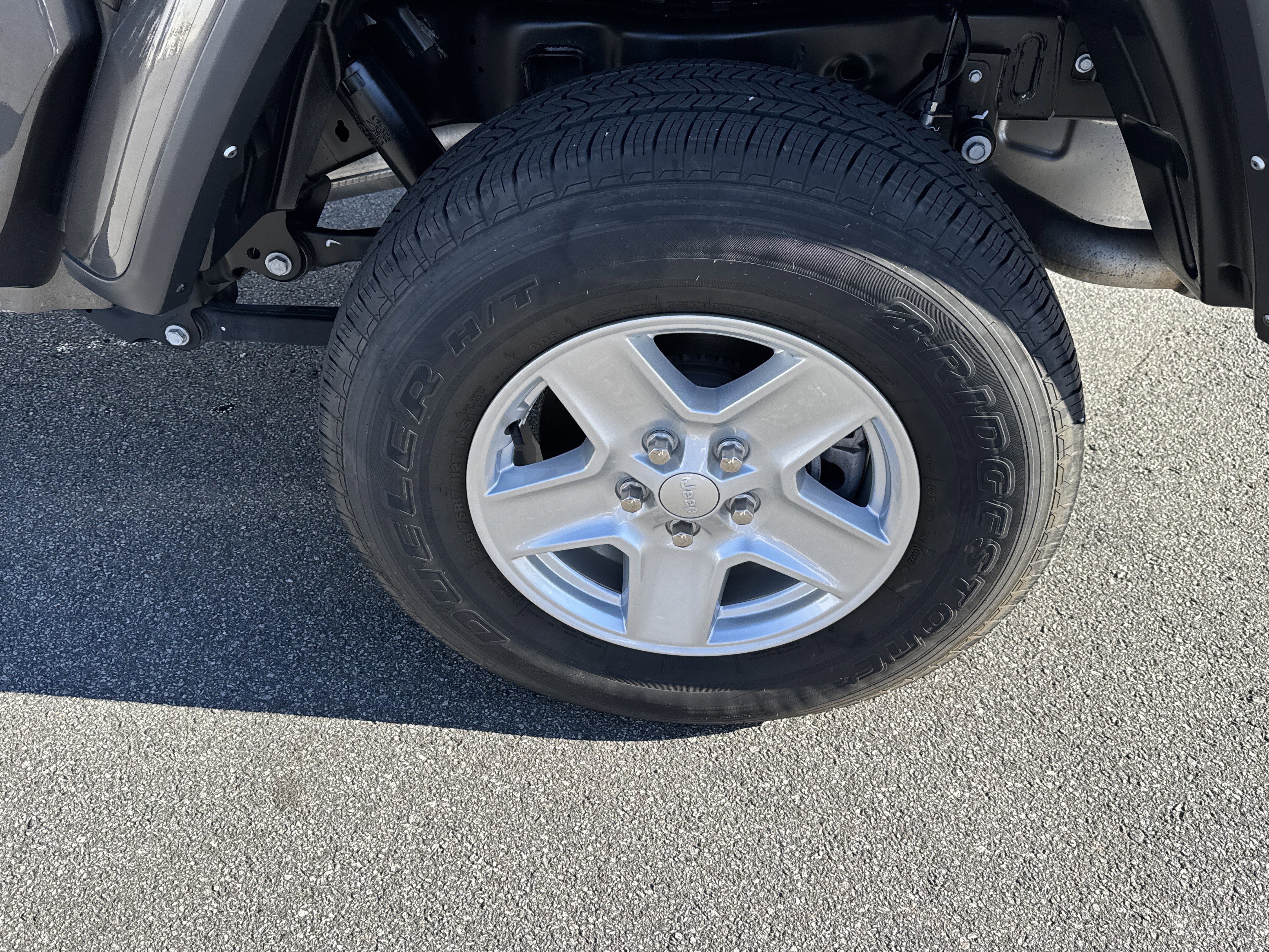 Used 2022 Jeep Gladiator Sport image 23