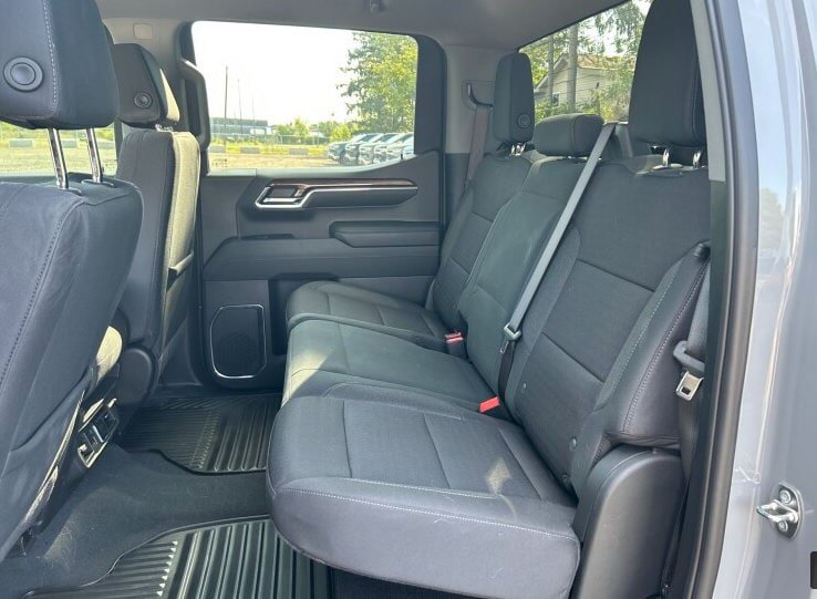 Used 2024 Chevrolet Silverado 1500 LT AWD/4WD image 4