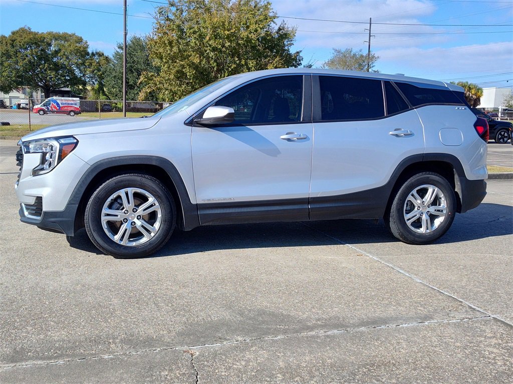 Used 2022 GMC Terrain SLE image 3