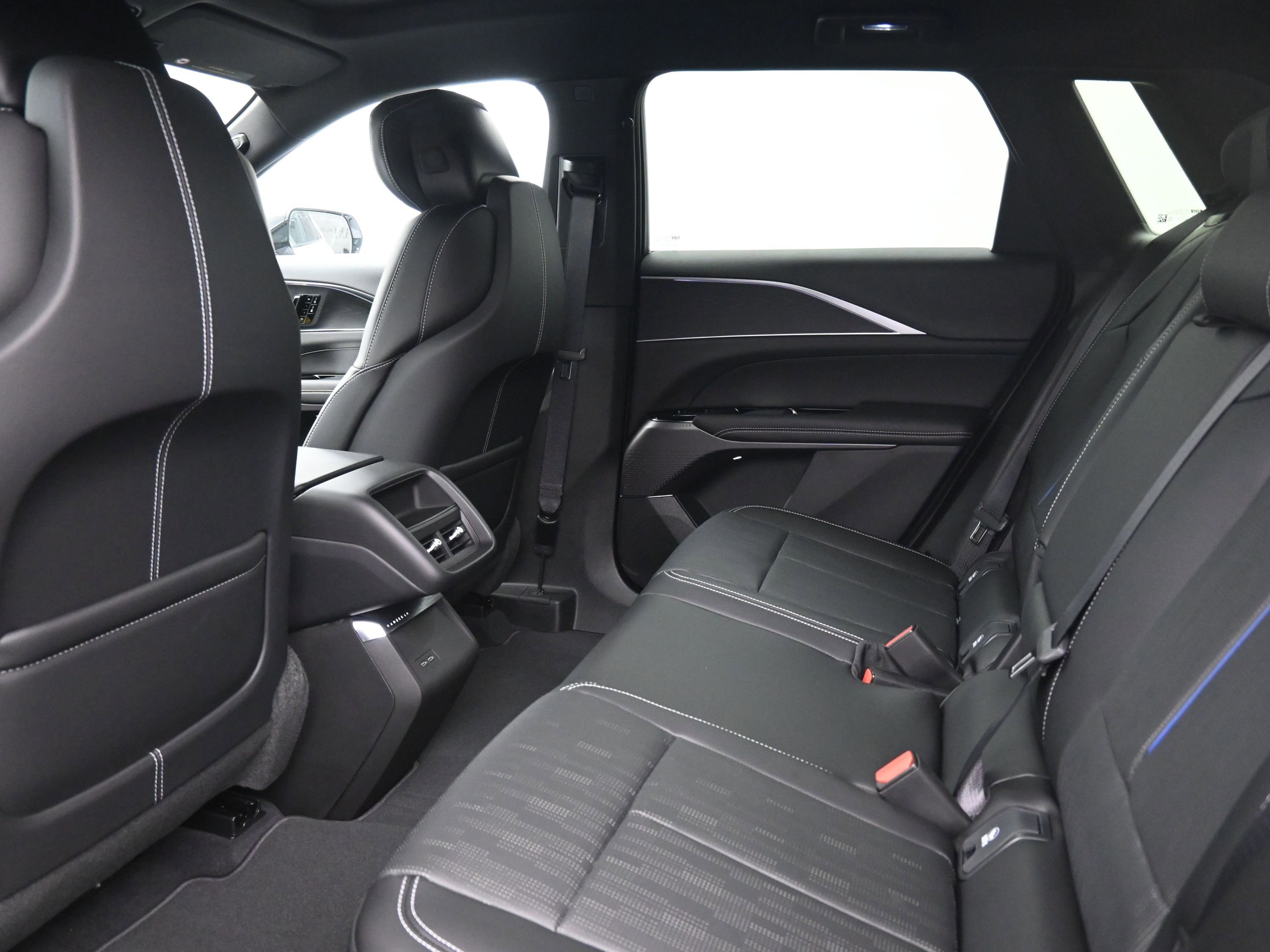 New 2025 Cadillac Lyriq Sport image 10