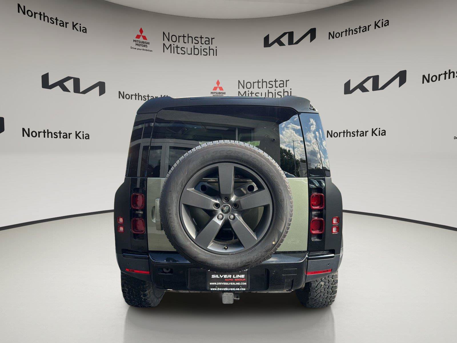 Used 2023 Land Rover Defender 110 S AWD/4WD image 4